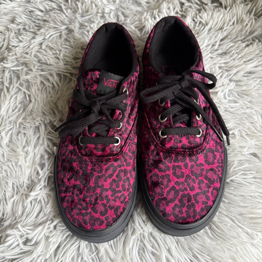 Vans Doheny Women's Sneakers - velvet beet red and black NWOT